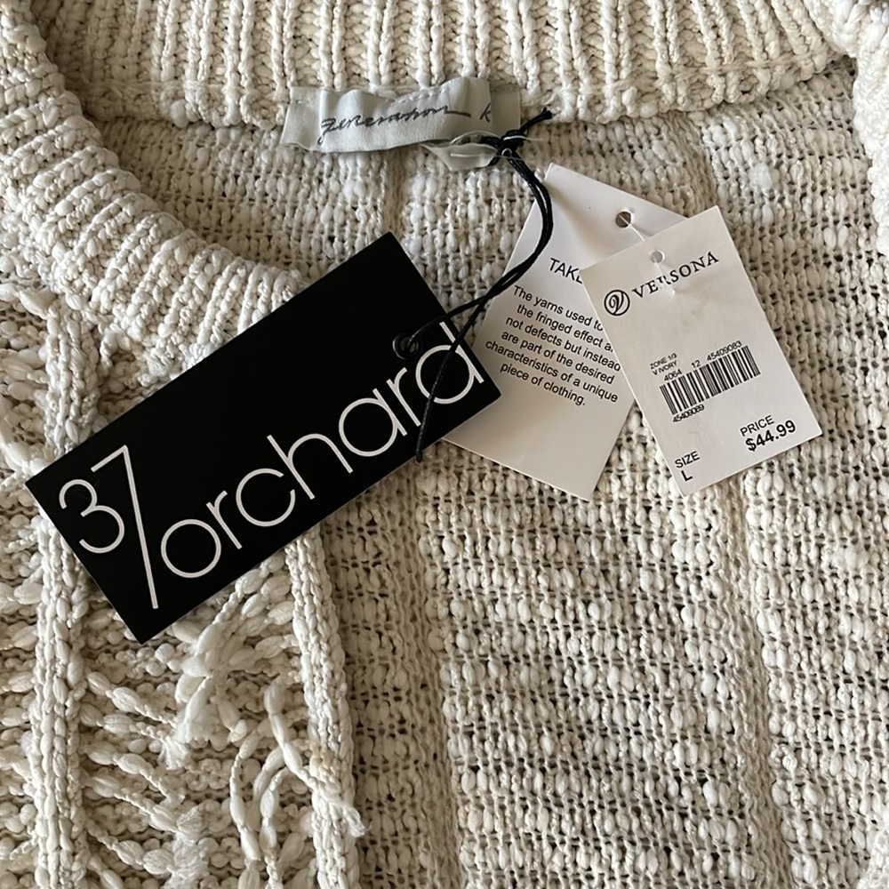 Sweater with fringe; size large - Picture 5 of 5